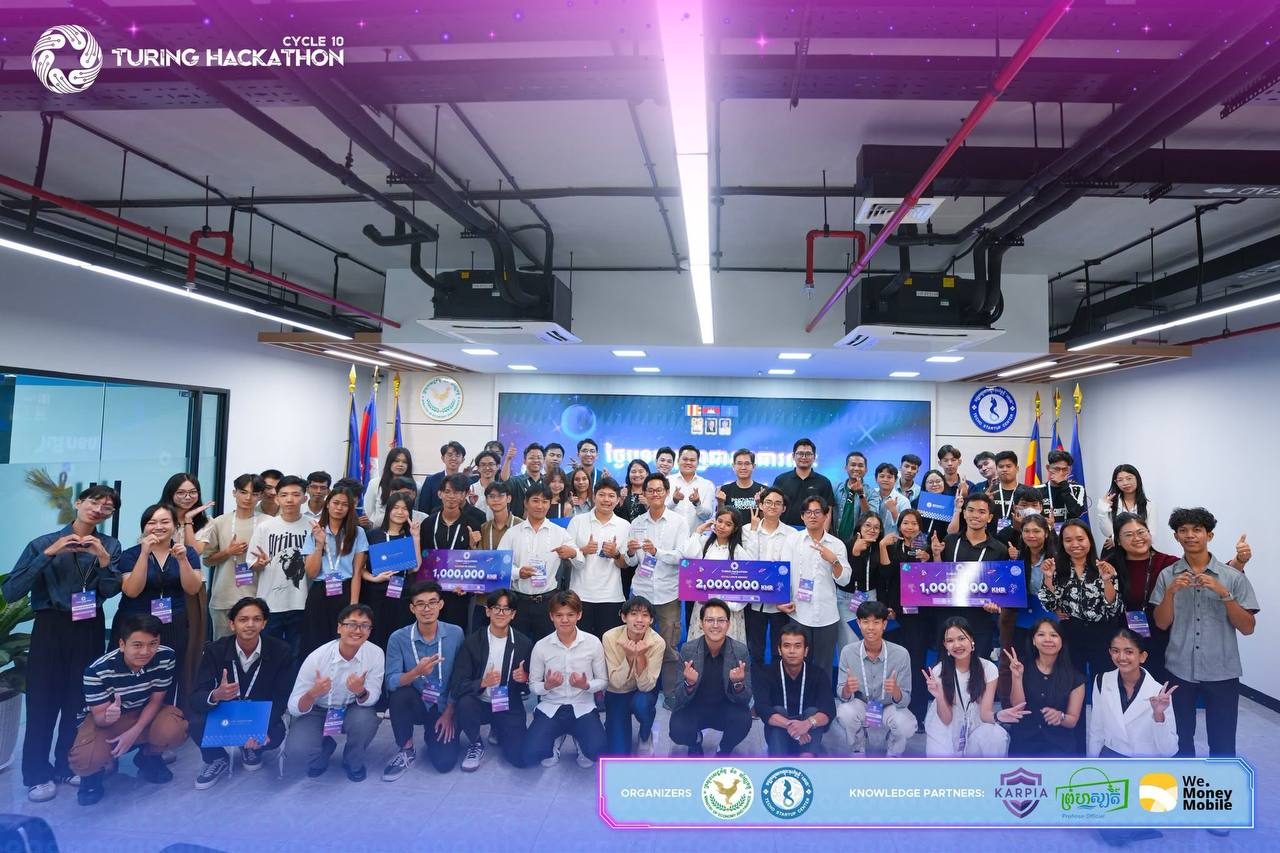 All Turing Hackathon Cycle 10 teams together